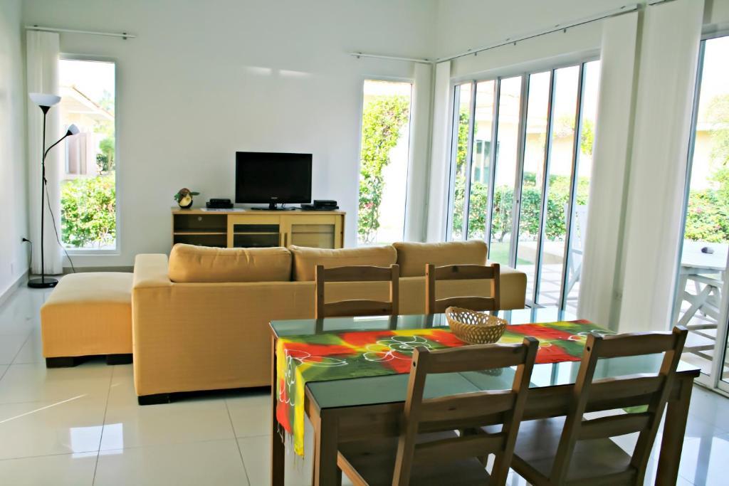 Garden Hills Villa Resort Cha-Am Rum bild